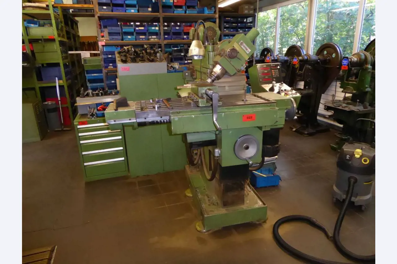 Máquinas para la fabricación de herrajes para muebles y juegos de puertas-2