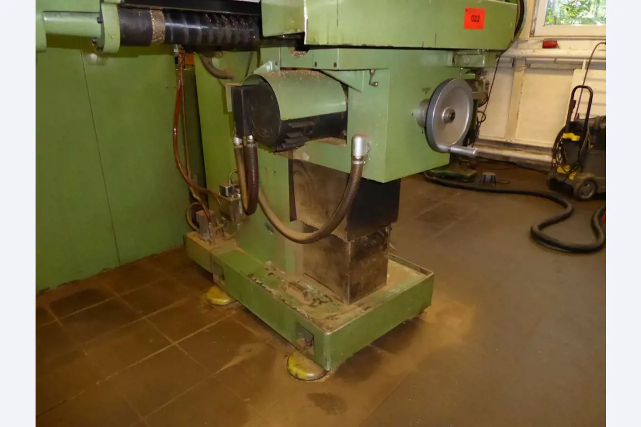 Máquinas para la fabricación de herrajes para muebles y juegos de puertas-3