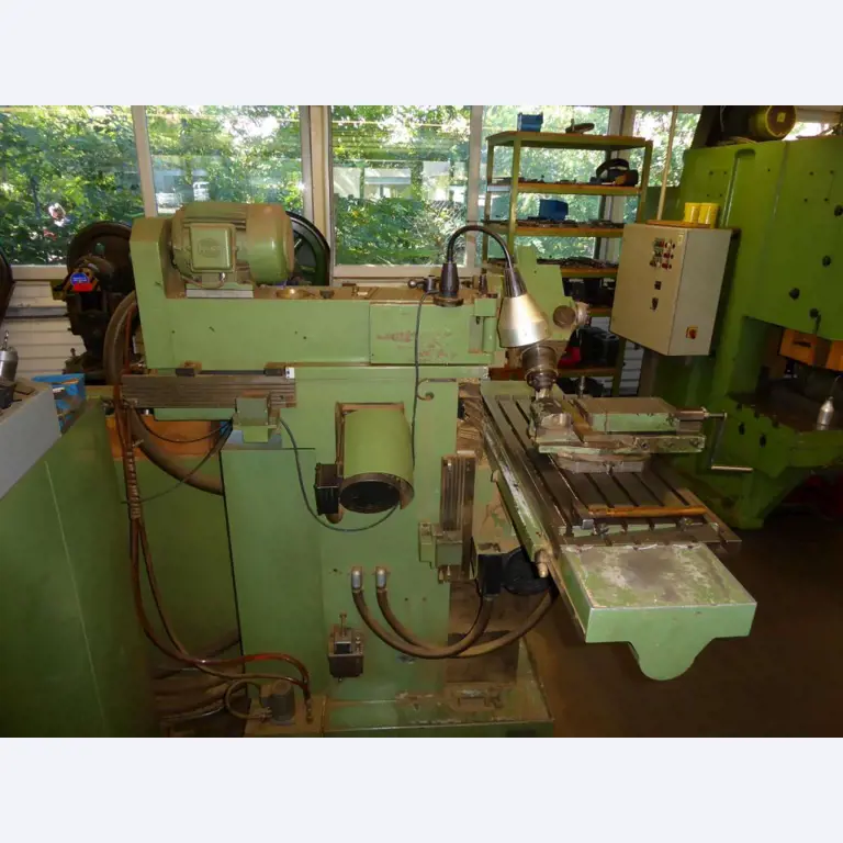 Máquinas para la fabricación de herrajes para muebles y juegos de puertas-4