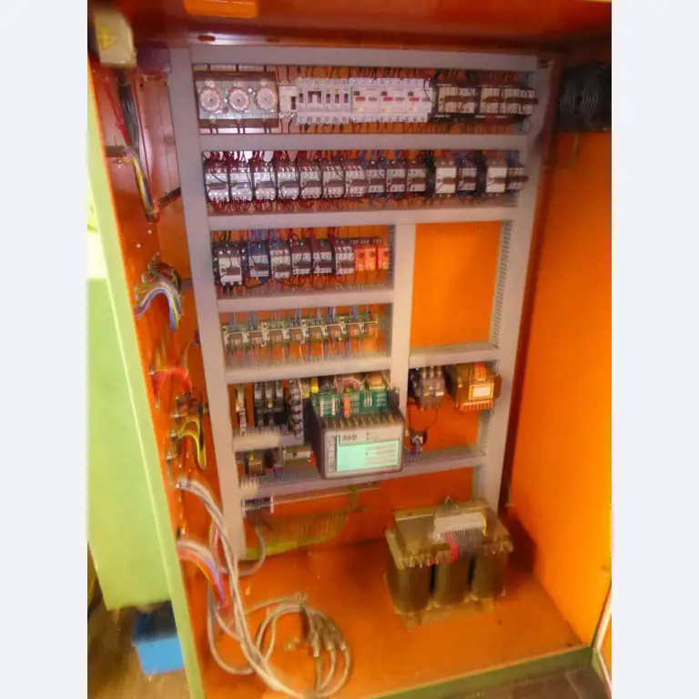 Máquinas para la fabricación de herrajes para muebles y juegos de puertas-5