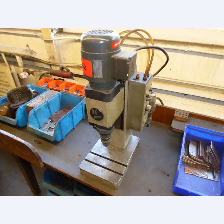 Máquinas para la fabricación de herrajes para muebles y juegos de puertas-1