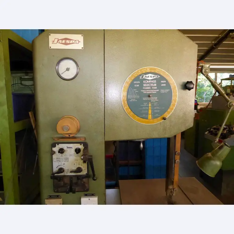 Máquinas para la fabricación de herrajes para muebles y juegos de puertas-4