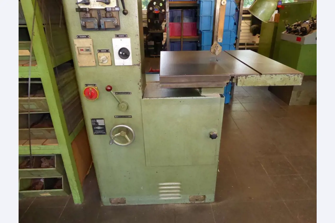 Máquinas para la fabricación de herrajes para muebles y juegos de puertas-5