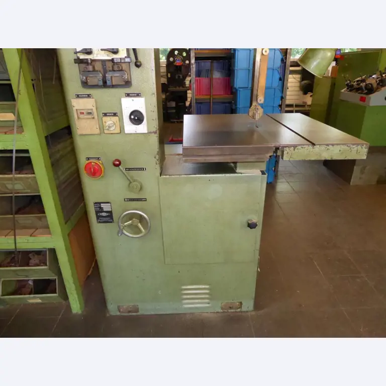 Máquinas para la fabricación de herrajes para muebles y juegos de puertas-5