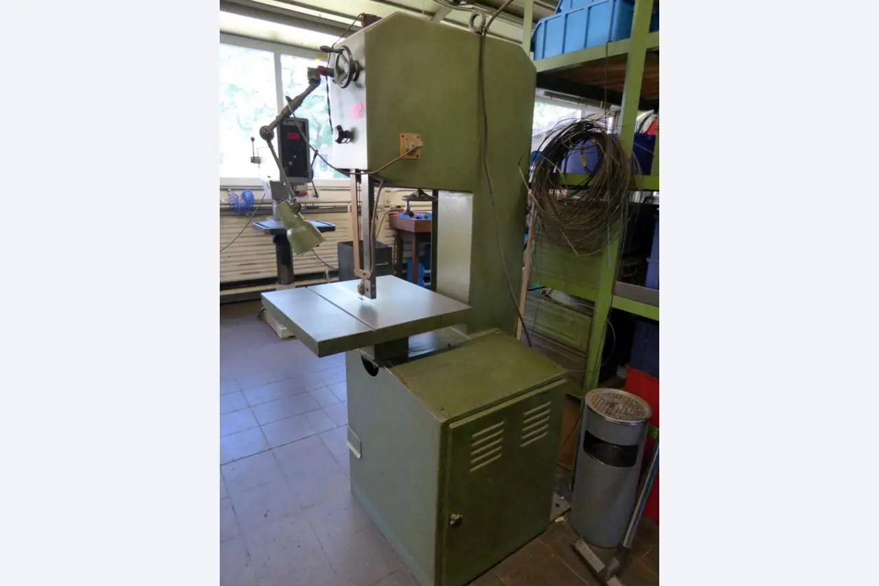 Máquinas para la fabricación de herrajes para muebles y juegos de puertas-8