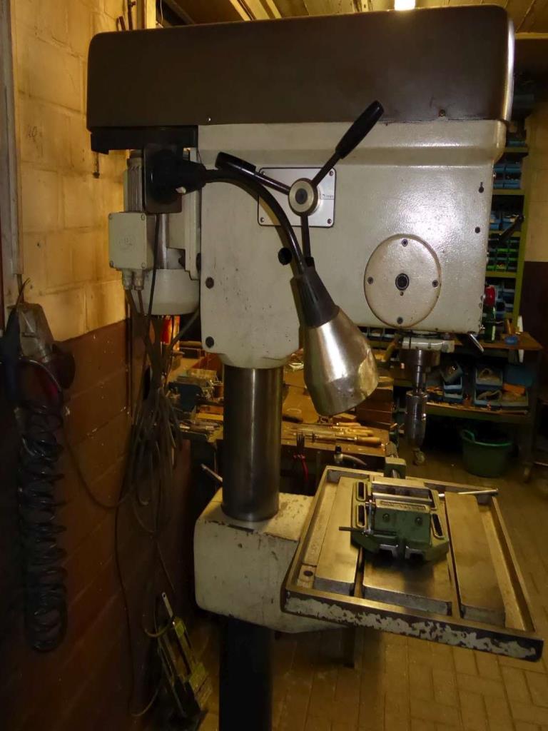 Maszyny do produkcji okuć meblowych i zestawów drzwiowych-7