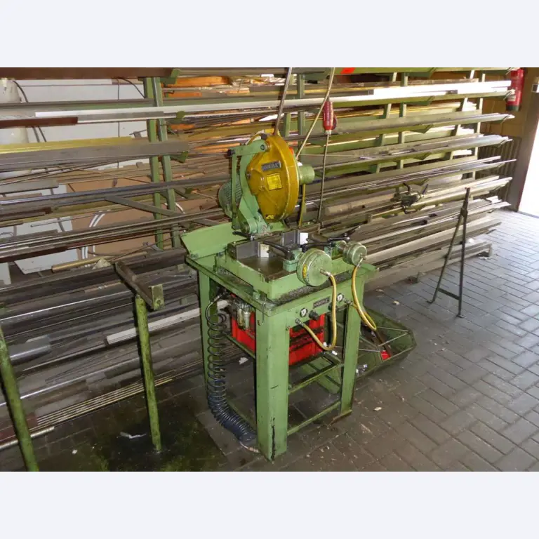 Machines pour la fabrication de ferrures de meubles et de garnitures de portes-1