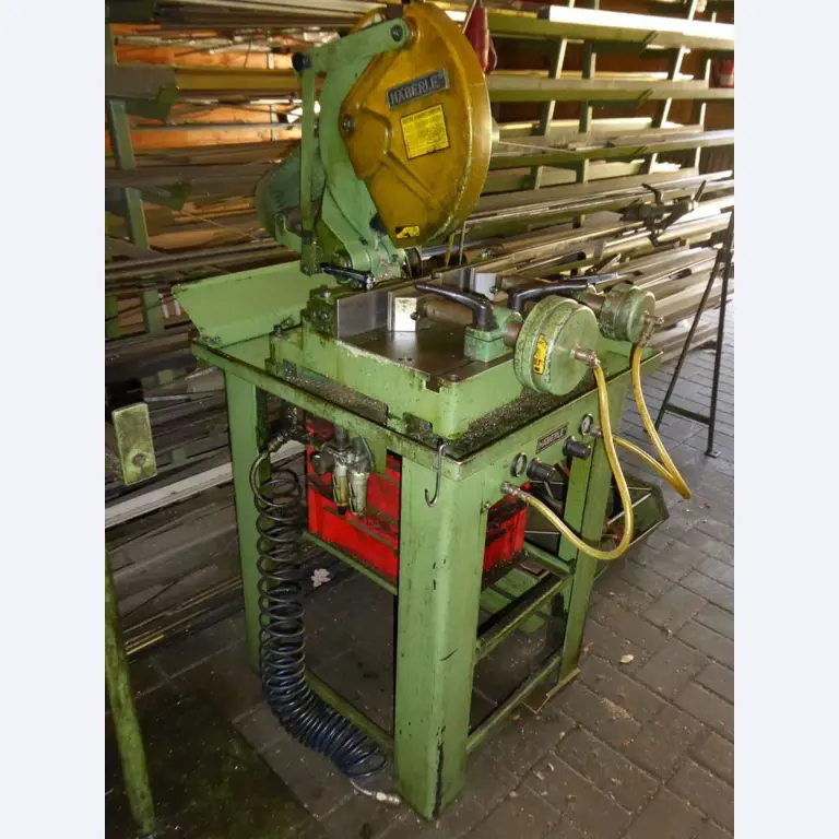 Machines pour la fabrication de ferrures de meubles et de garnitures de portes-2