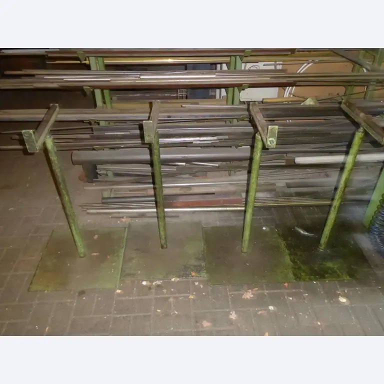 Machines pour la fabrication de ferrures de meubles et de garnitures de portes-3