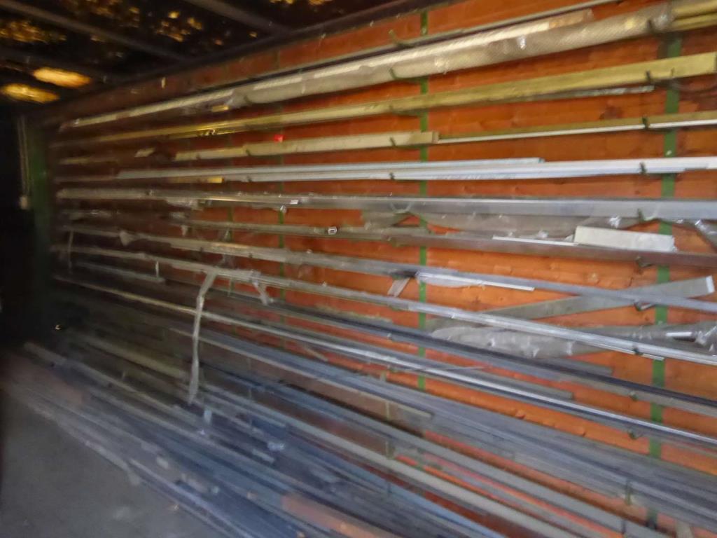 Maszyny do produkcji okuć meblowych i zestawów drzwiowych-10