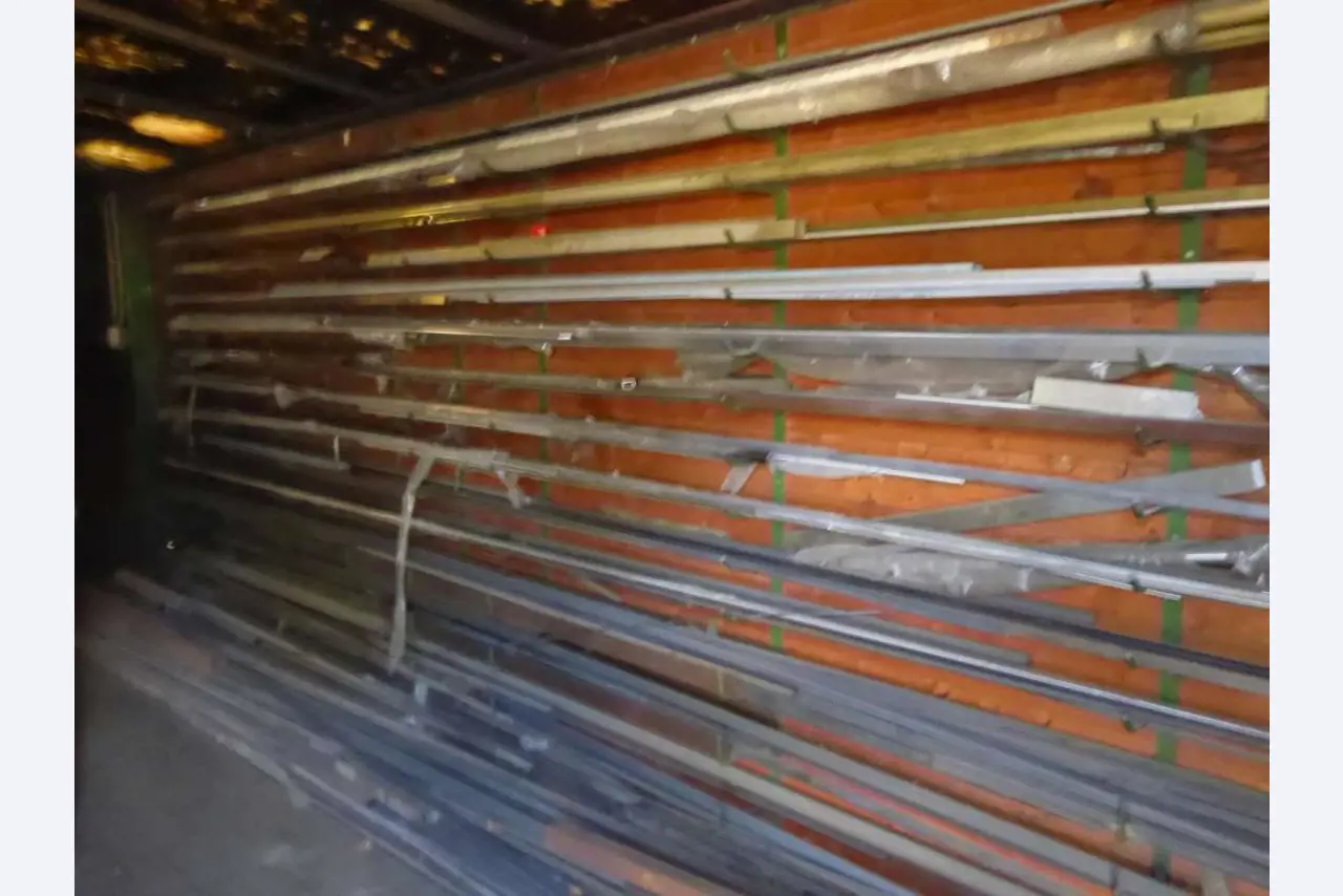 Stroji za proizvodnjo pohištvenega okovja in vratnih garnitur-10