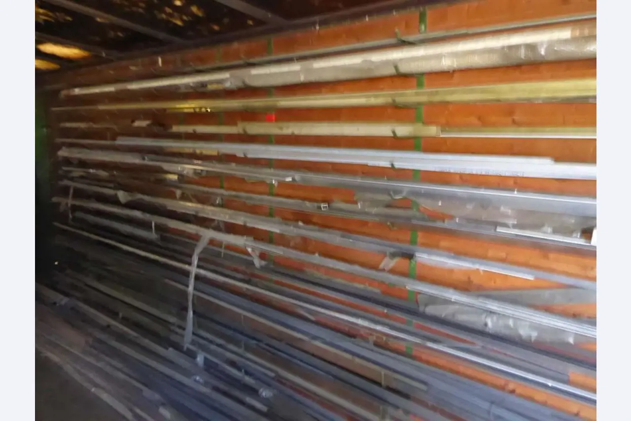 Stroji za proizvodnjo pohištvenega okovja in vratnih garnitur-11