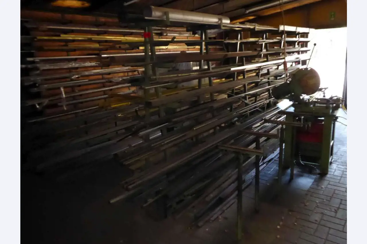 Stroji za proizvodnjo pohištvenega okovja in vratnih garnitur-2