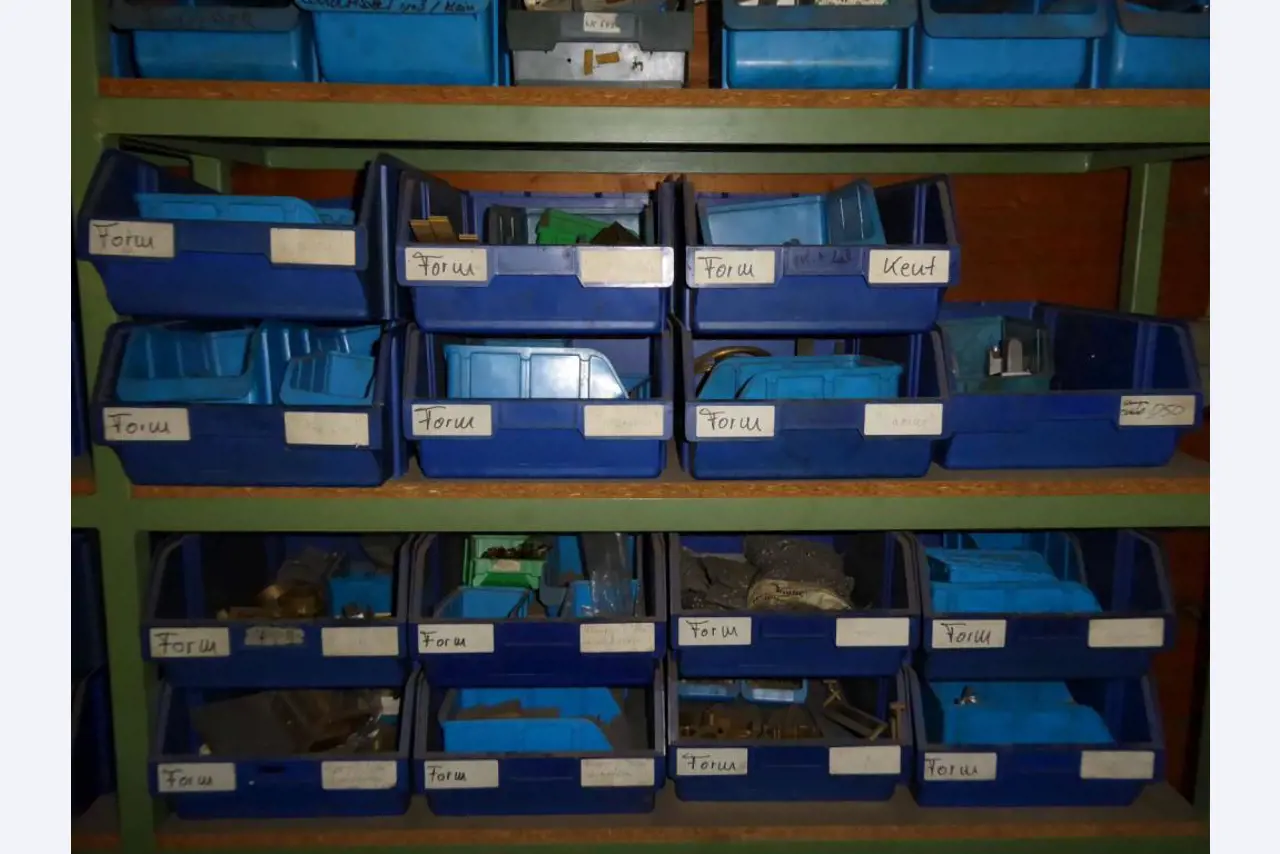 Stroji za proizvodnjo pohištvenega okovja in vratnih garnitur-4