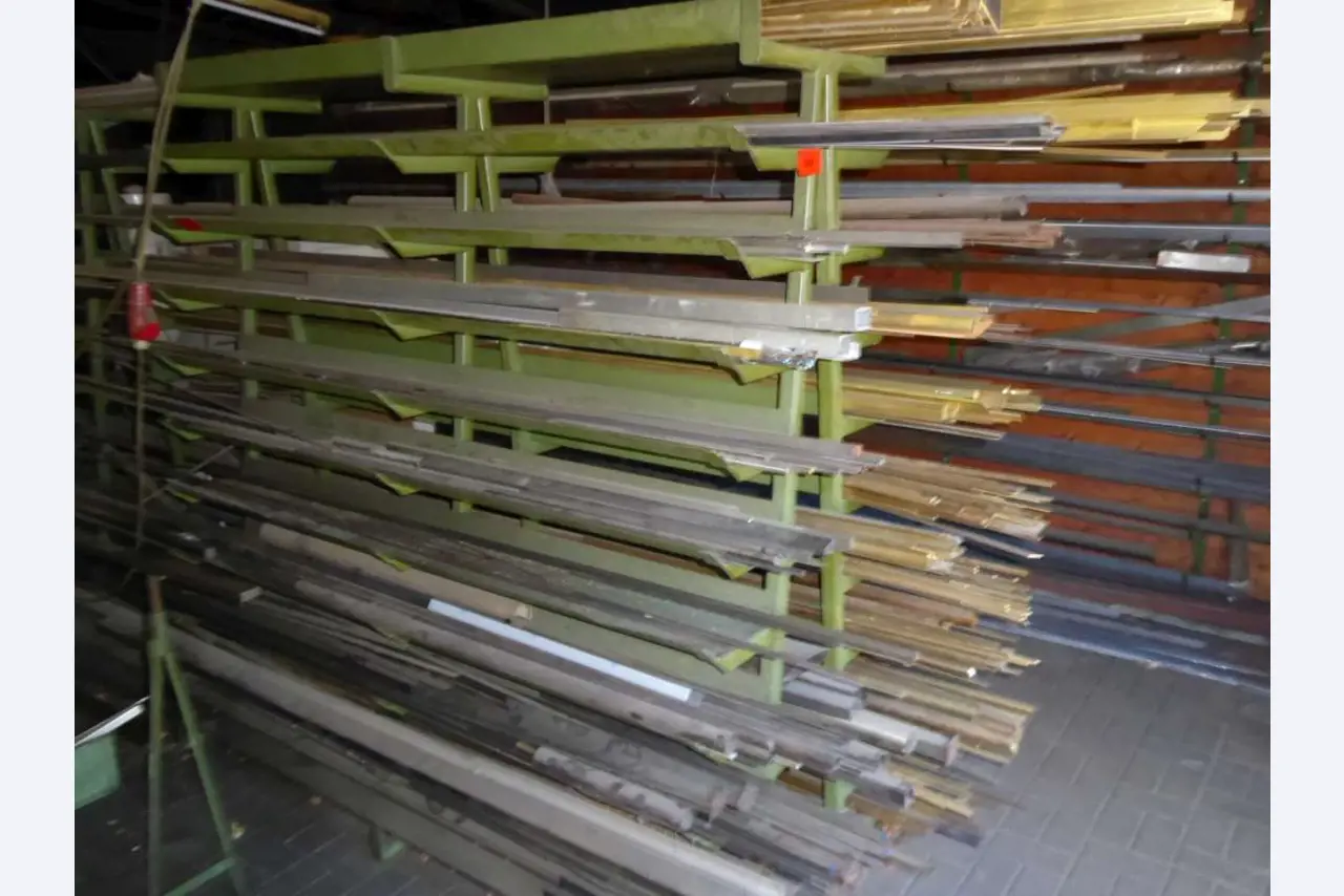 Machines voor de productie van meubelbeslag en deurbeslag-7