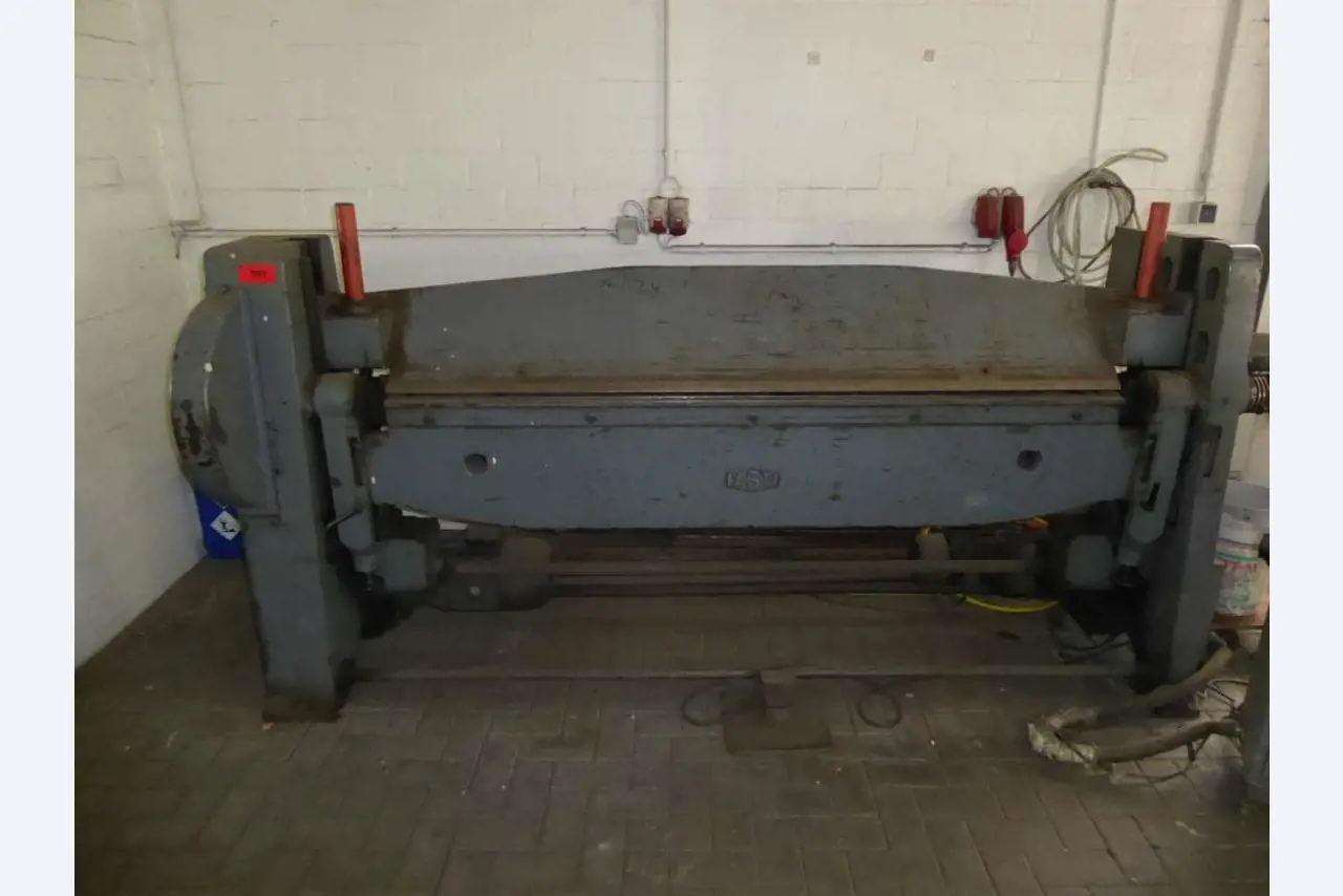 Machines for the production of furniture fittings and door sets-7