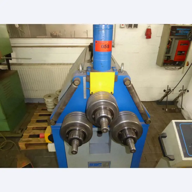 Máquinas para la fabricación de herrajes para muebles y juegos de puertas-5