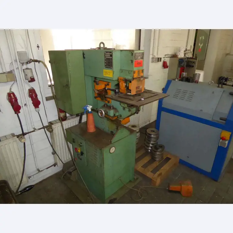 Máquinas para la fabricación de herrajes para muebles y juegos de puertas-1