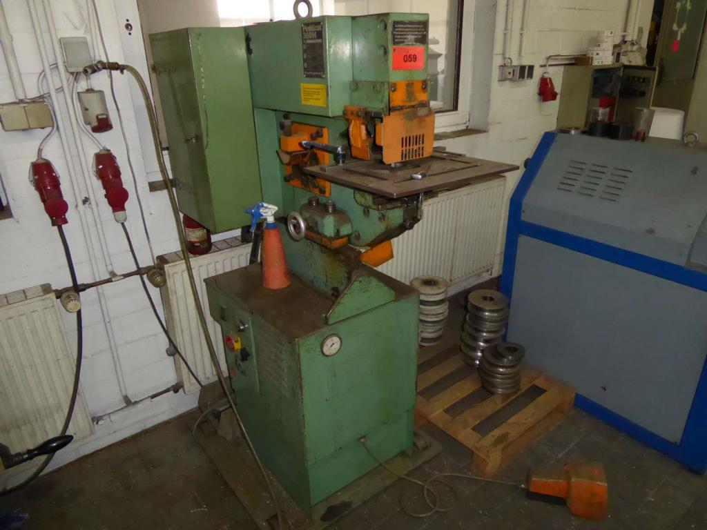 Maszyny do produkcji okuć meblowych i zestawów drzwiowych-3