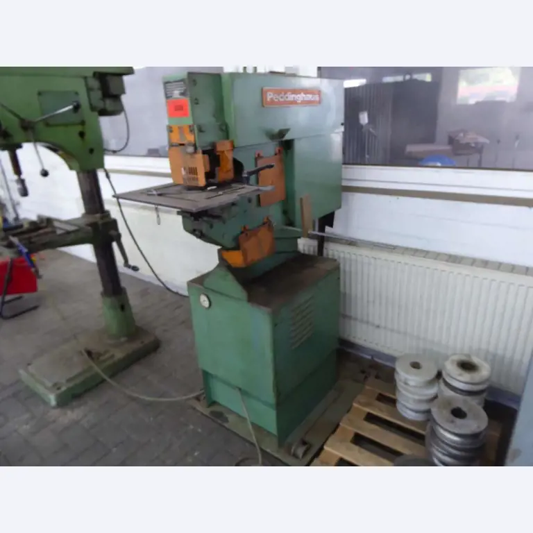 Máquinas para la fabricación de herrajes para muebles y juegos de puertas-4