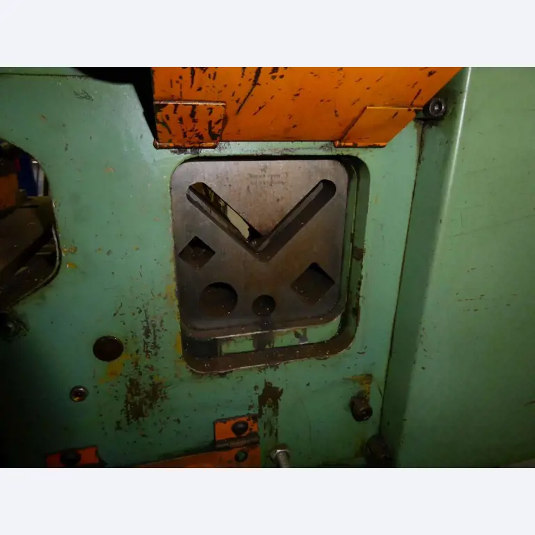 Máquinas para la fabricación de herrajes para muebles y juegos de puertas-5