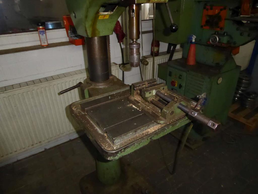 Maszyny do produkcji okuć meblowych i zestawów drzwiowych-4