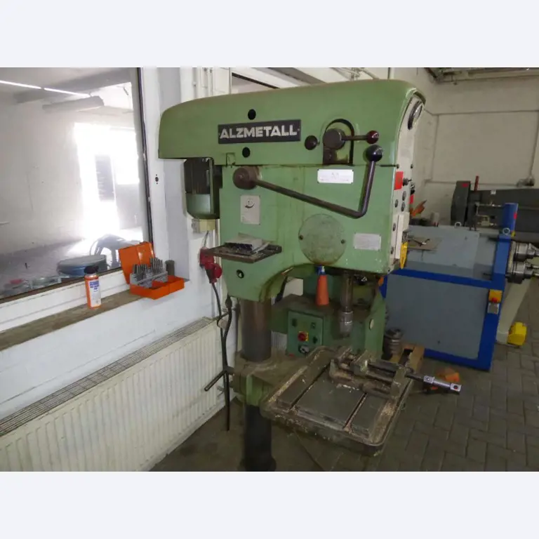 Máquinas para la fabricación de herrajes para muebles y juegos de puertas-6