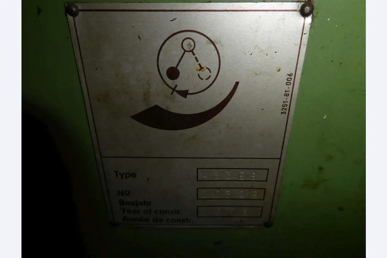 Máquinas para la fabricación de herrajes para muebles y juegos de puertas-7