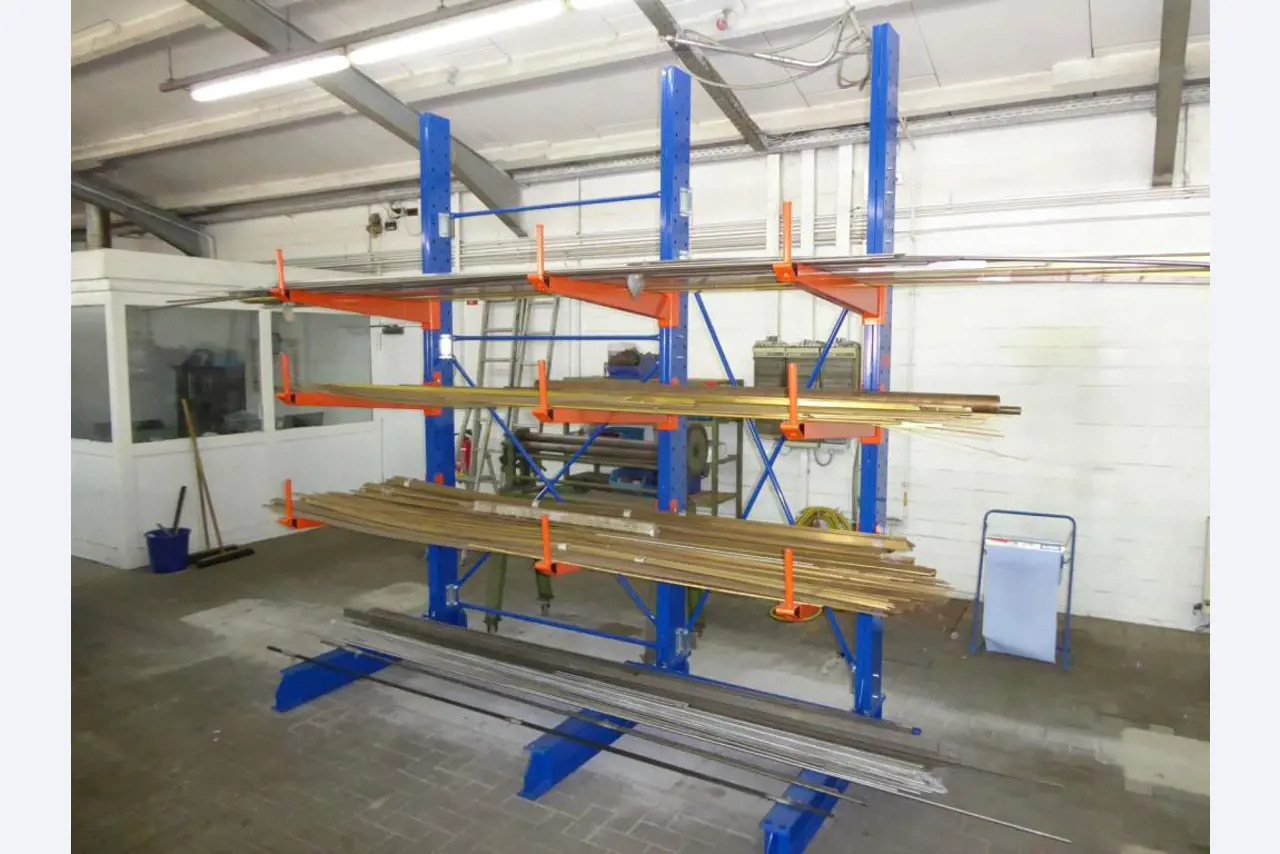 Máquinas para la fabricación de herrajes para muebles y juegos de puertas-2