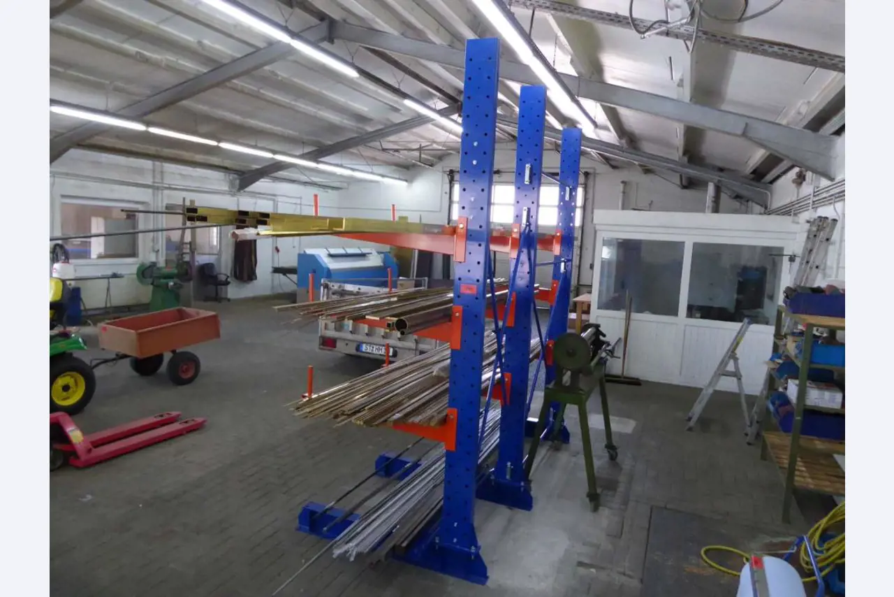 Máquinas para la fabricación de herrajes para muebles y juegos de puertas-4