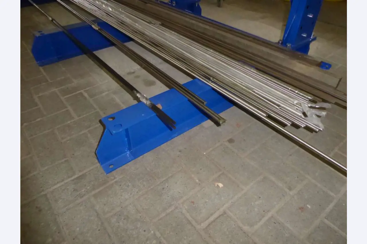 Máquinas para la fabricación de herrajes para muebles y juegos de puertas-8