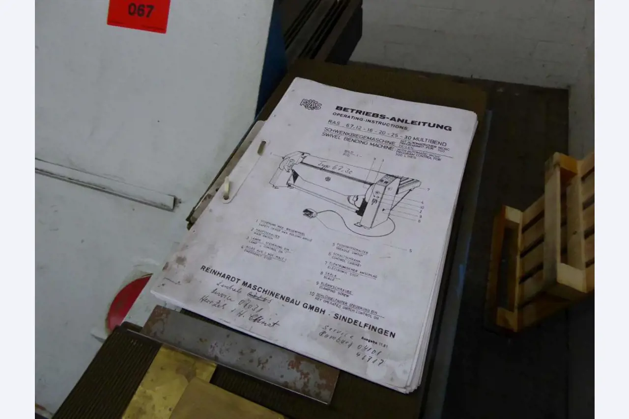 Máquinas para la fabricación de herrajes para muebles y juegos de puertas-4