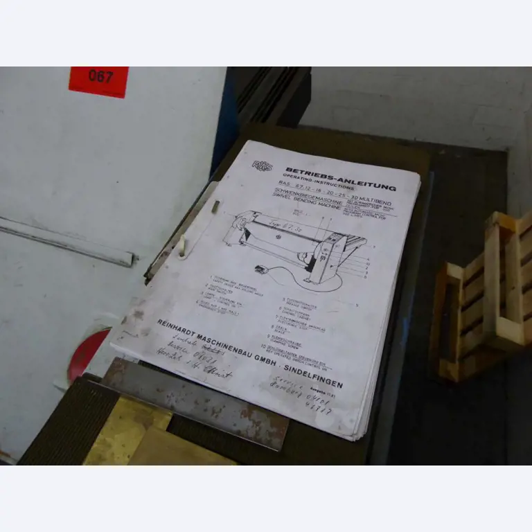 Máquinas para la fabricación de herrajes para muebles y juegos de puertas-4