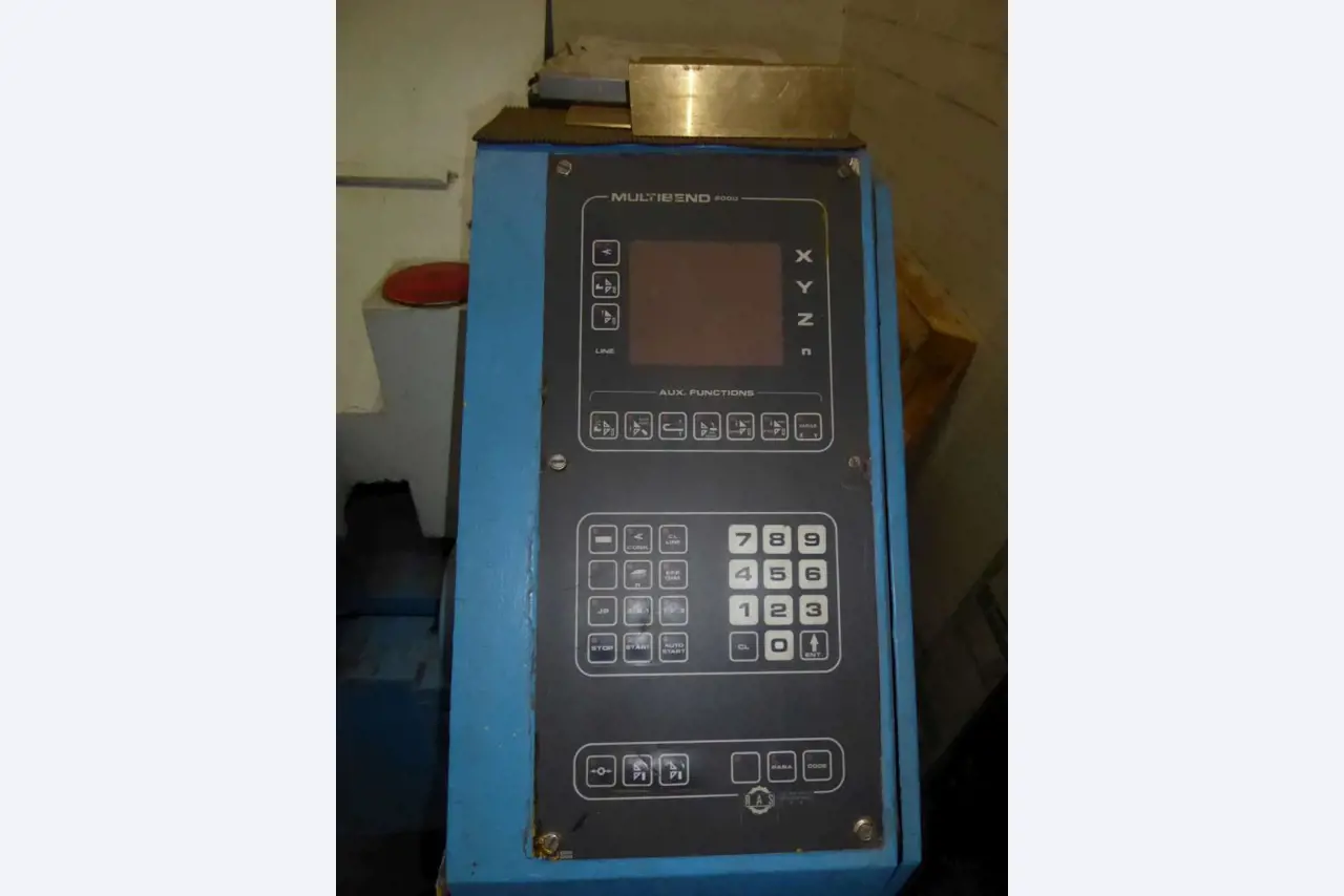 Máquinas para la fabricación de herrajes para muebles y juegos de puertas-5