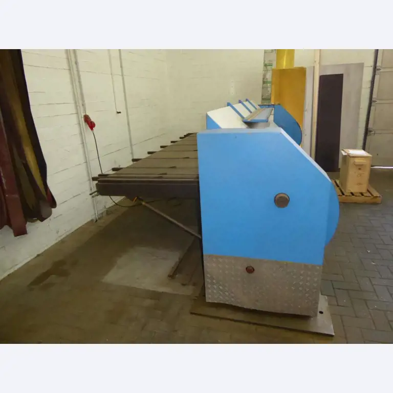 Máquinas para la fabricación de herrajes para muebles y juegos de puertas-6