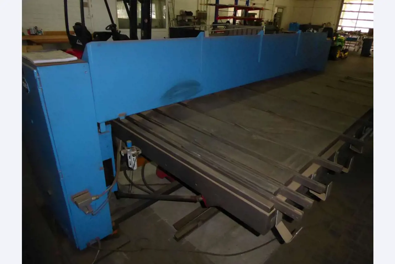 Máquinas para la fabricación de herrajes para muebles y juegos de puertas-8