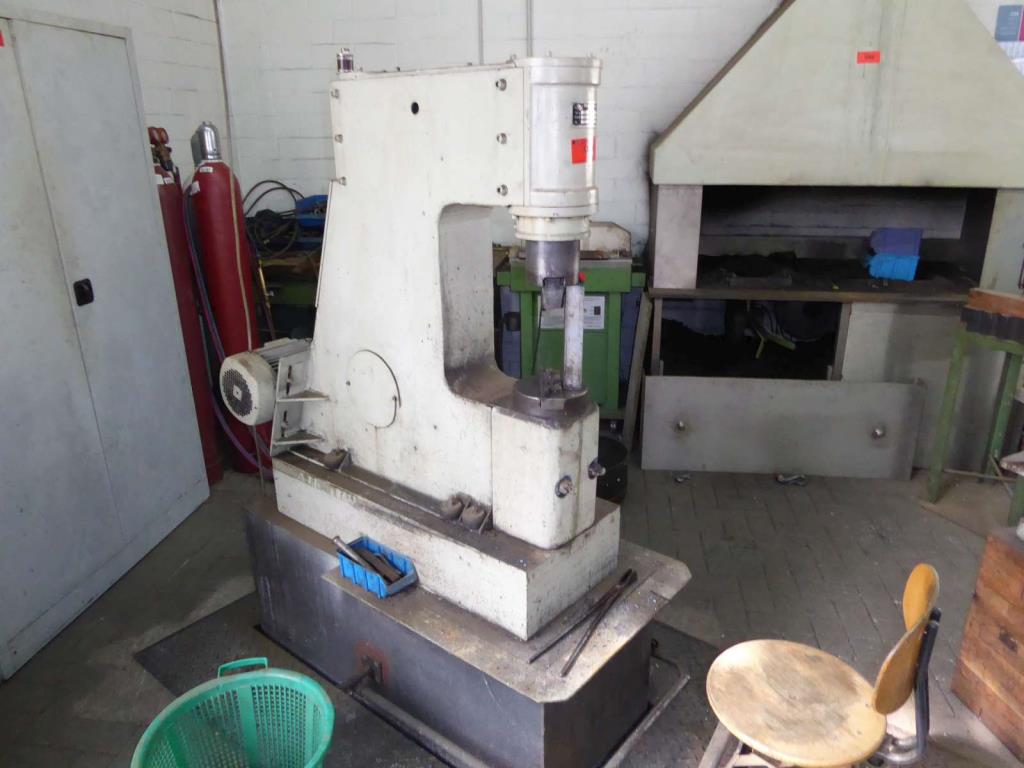 Maszyny do produkcji okuć meblowych i zestawów drzwiowych-1