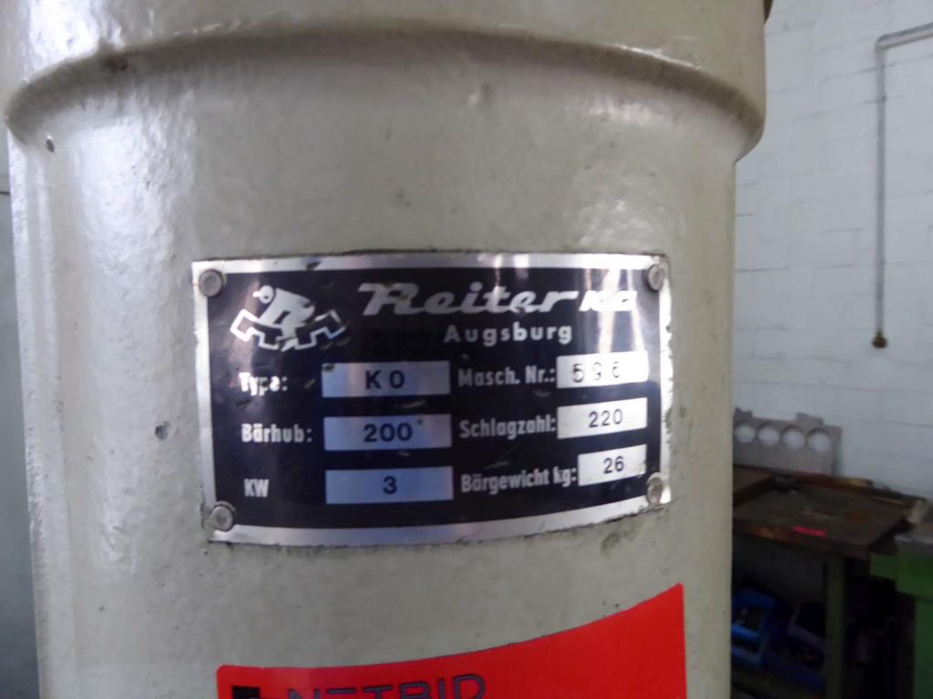 Maszyny do produkcji okuć meblowych i zestawów drzwiowych-2