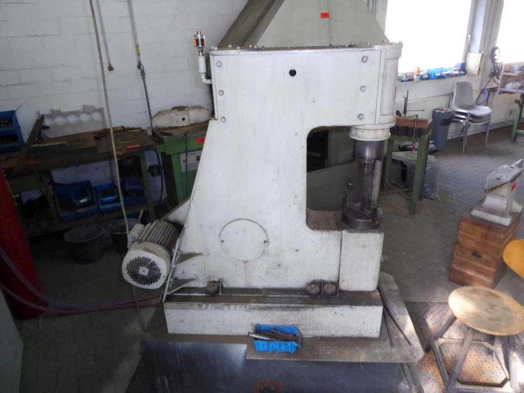 Maszyny do produkcji okuć meblowych i zestawów drzwiowych-6