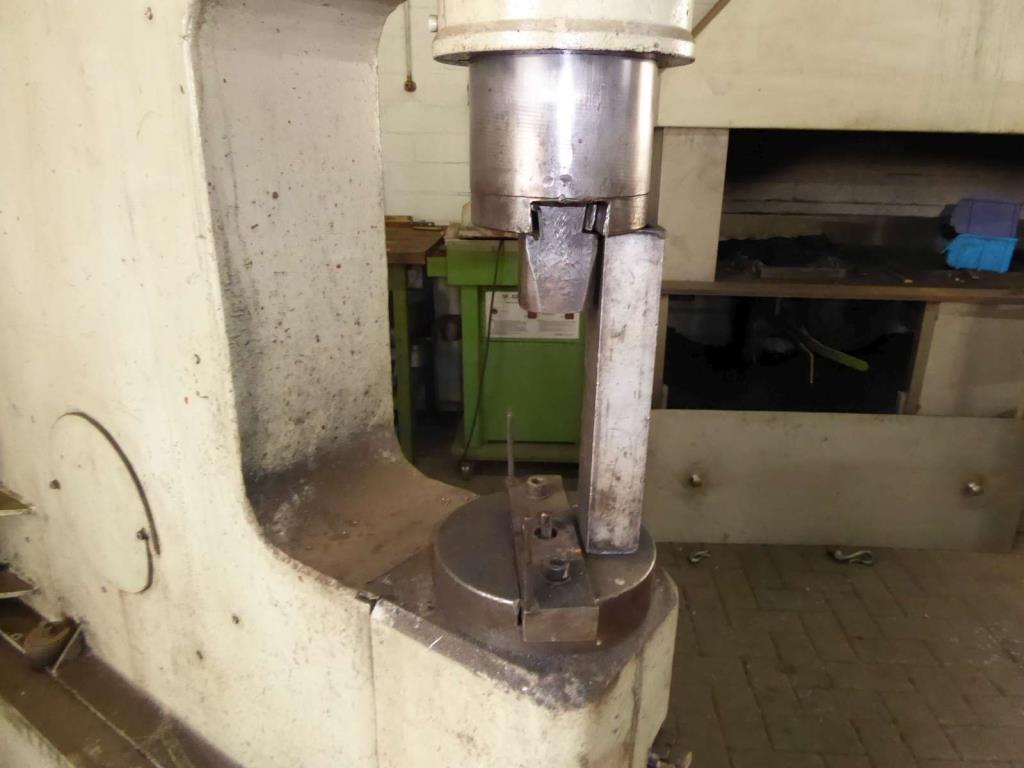 Maszyny do produkcji okuć meblowych i zestawów drzwiowych-7