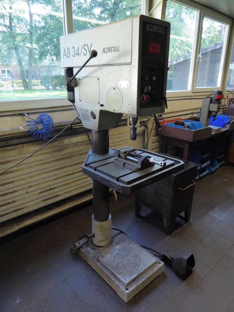 Maszyny do produkcji okuć meblowych i zestawów drzwiowych-12