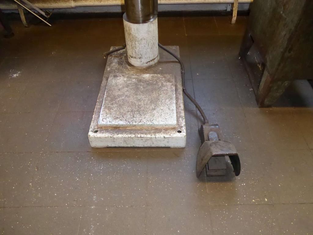 Maszyny do produkcji okuć meblowych i zestawów drzwiowych-3