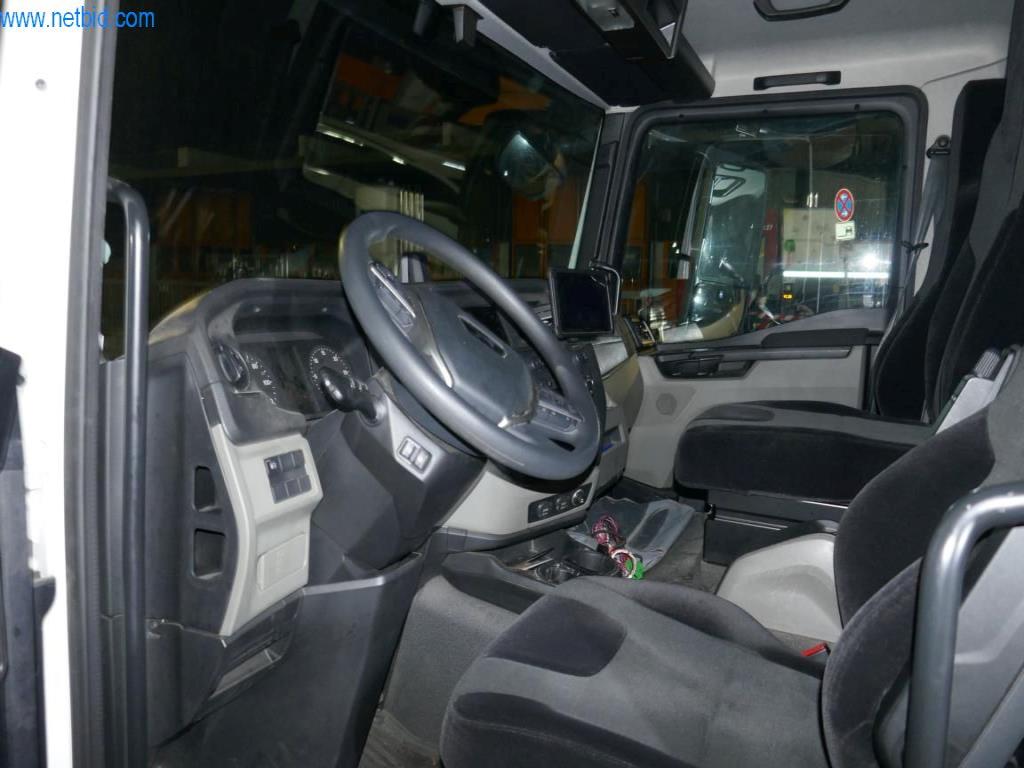 Pojazdy służbowe-11