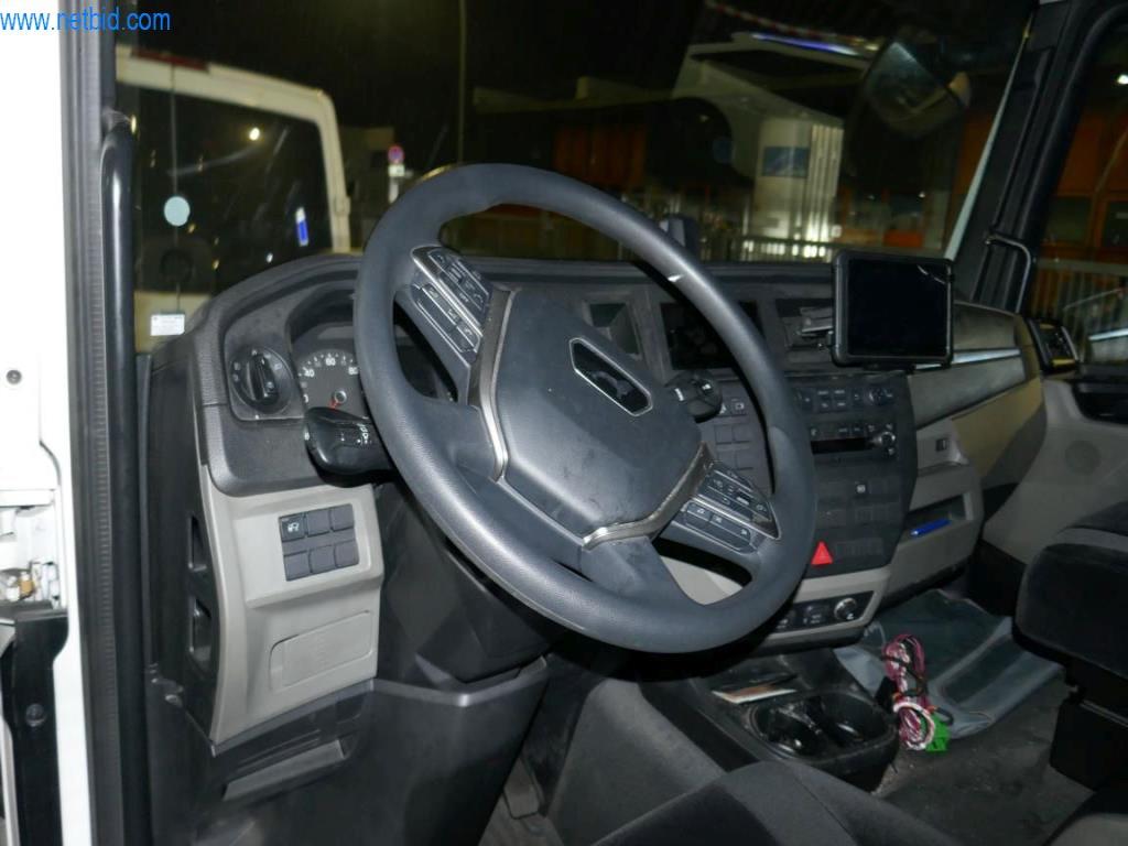 Pojazdy służbowe-12