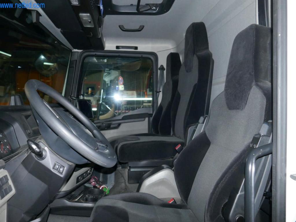 Pojazdy służbowe-14