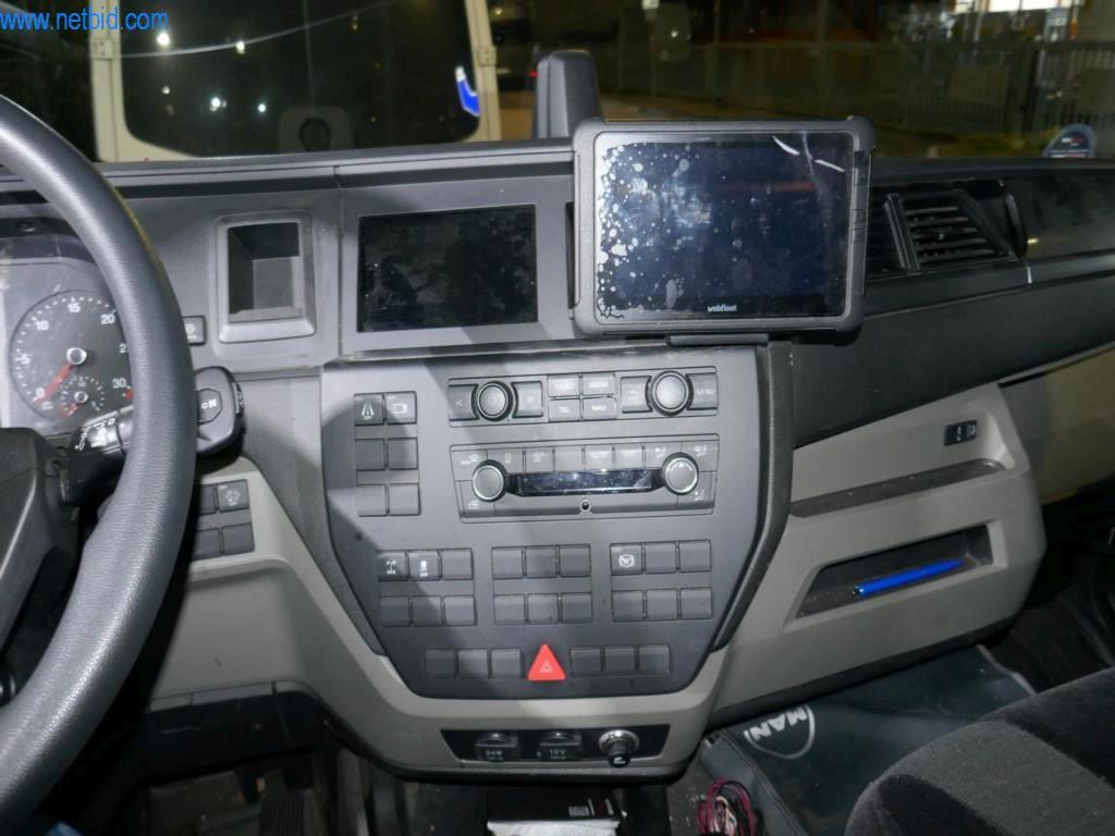 Pojazdy służbowe-7