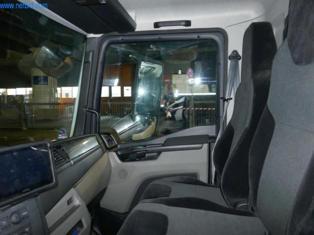 Pojazdy służbowe-8