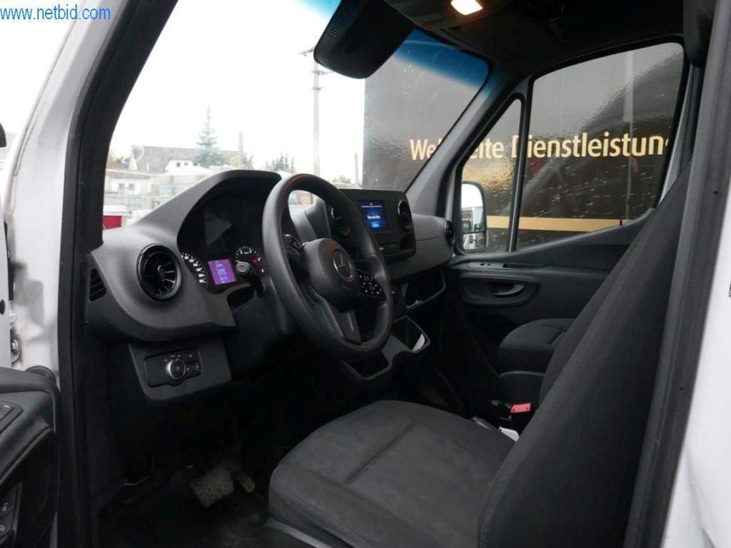 Pojazdy służbowe-13