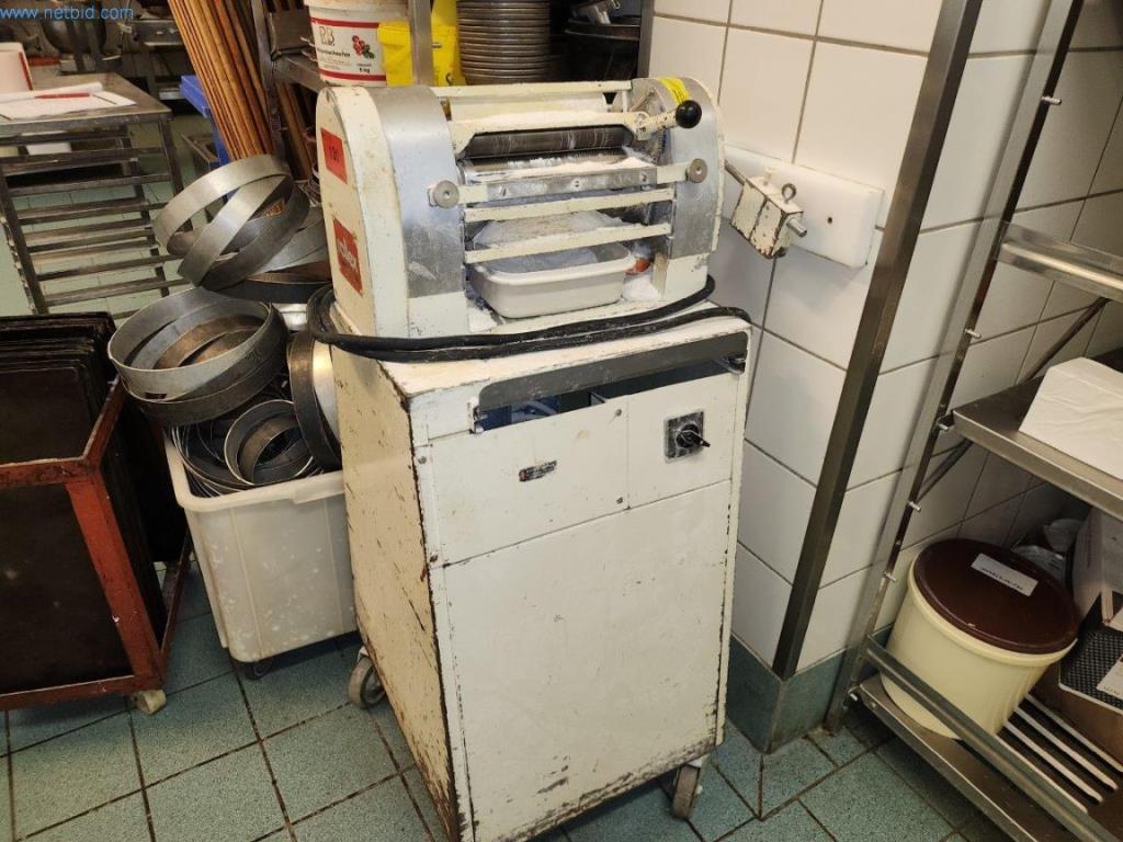 Pekařská zařízení a stroje, cukrářské stroje, vybavení skladů, vozový park-1