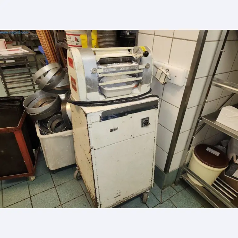 Equipos y máquinas de panadería, máquinas de confitería, equipos de almacén, parque de vehículos-1